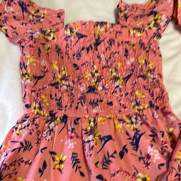 EUC Pink floral smocked top Dress. Size 5 & 6 - Picture 2 of 2